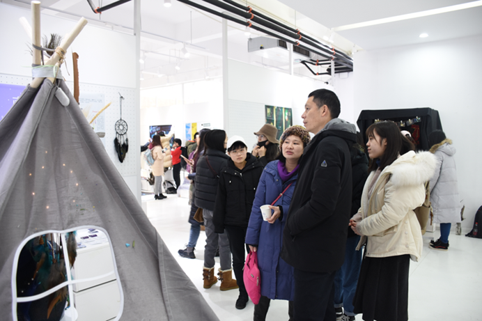 http://m.zcdmqni.cn/__local/4/D8/35/7C215686DB20EBE39FEFC7C1707_1E949472_CCFE6.png